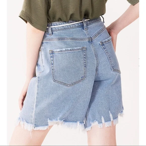 NWT SO Pleated Dad Jean Short with Tie Belt Blue Juniors Size1 Size 7 - Picture 2 of 3